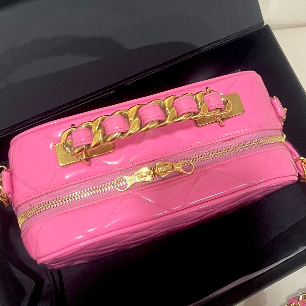 Rare🎀Chanel Barbie Pink 24K gold plated Hardwear vanity‼️ Bag charm Not included - Picture 16 of 16